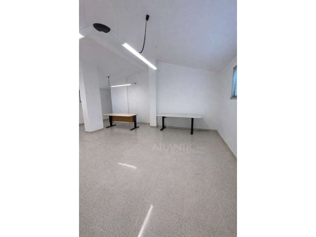 Escritório espaçoso em Idanha - Grande imagem: 3/6