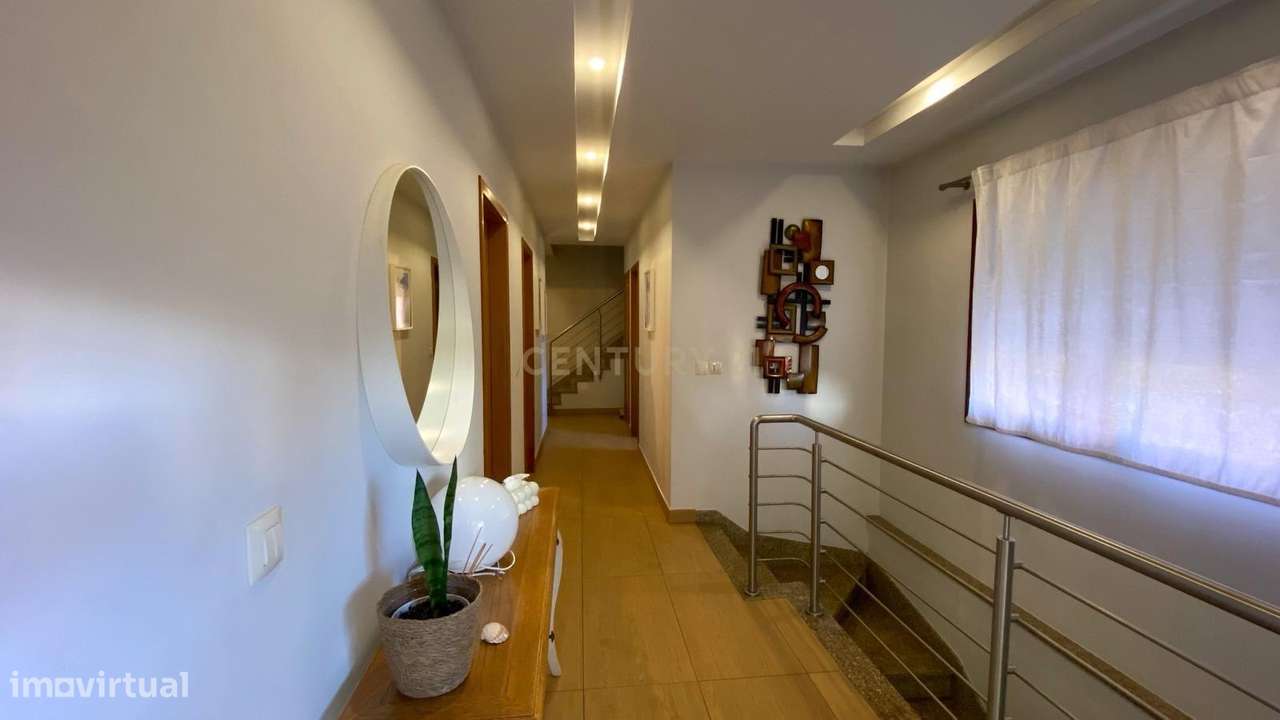 T3 Duplex com Garagem e Piscina | Condomínio Privado em Tomar-10