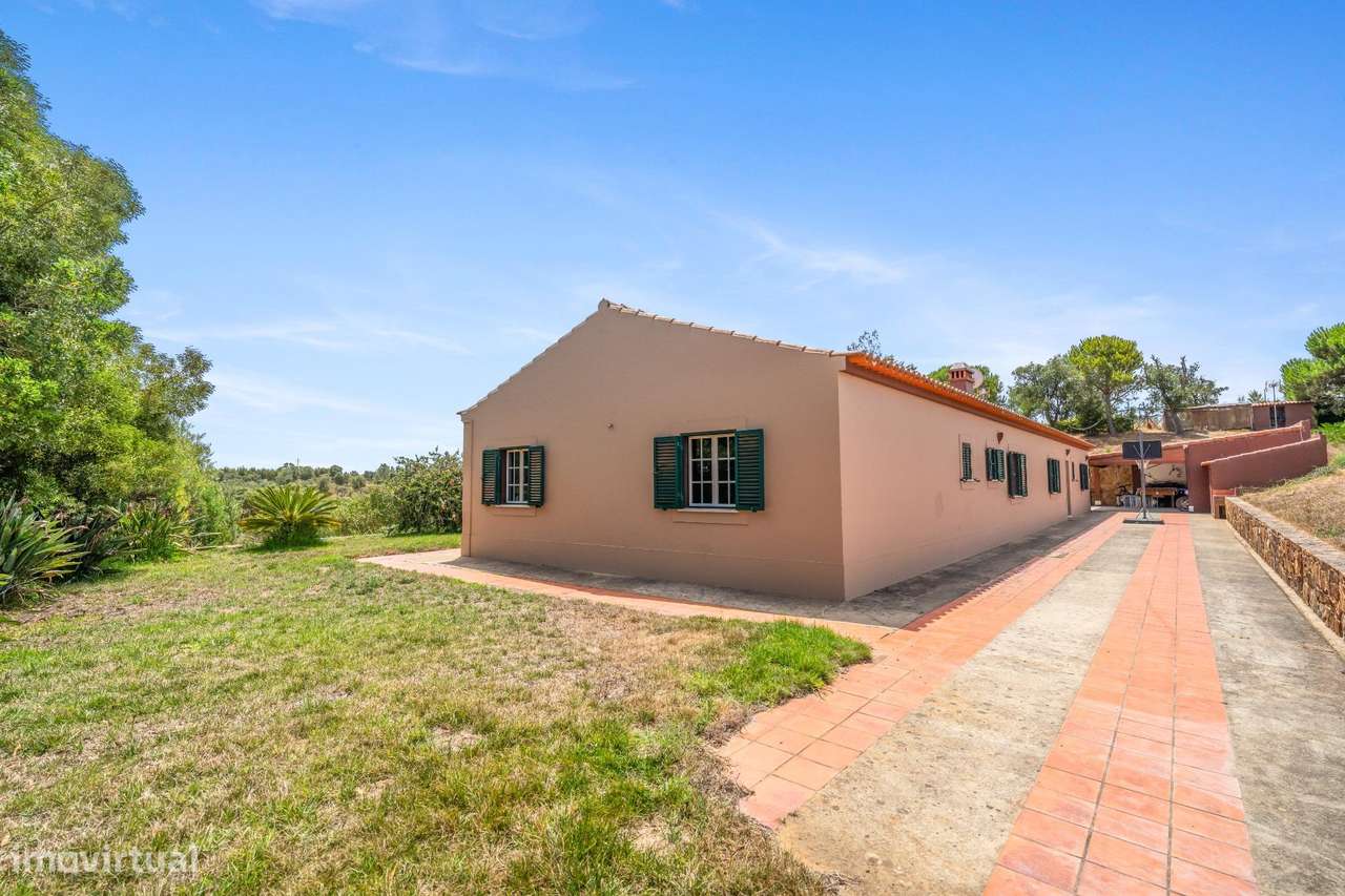 Herdade com moradia T4+1, piscina e lago-39