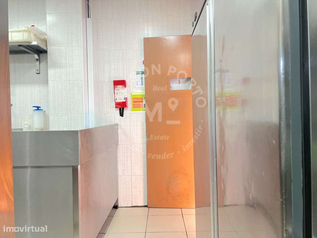 Restaurante com 3 Salas e Esplanada com Vista Rio, Gondomar - Grande imagem: 5/60