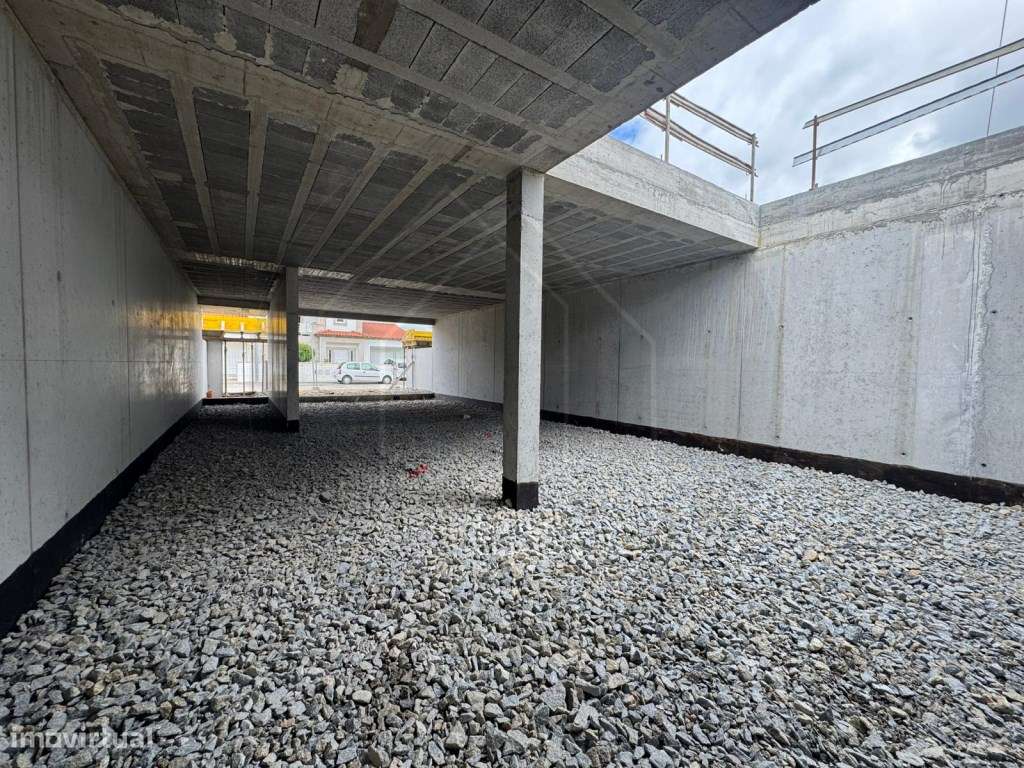 Moradia T3 Térrea de Arquitetura Contemporânea com Jardim Privativo...-17