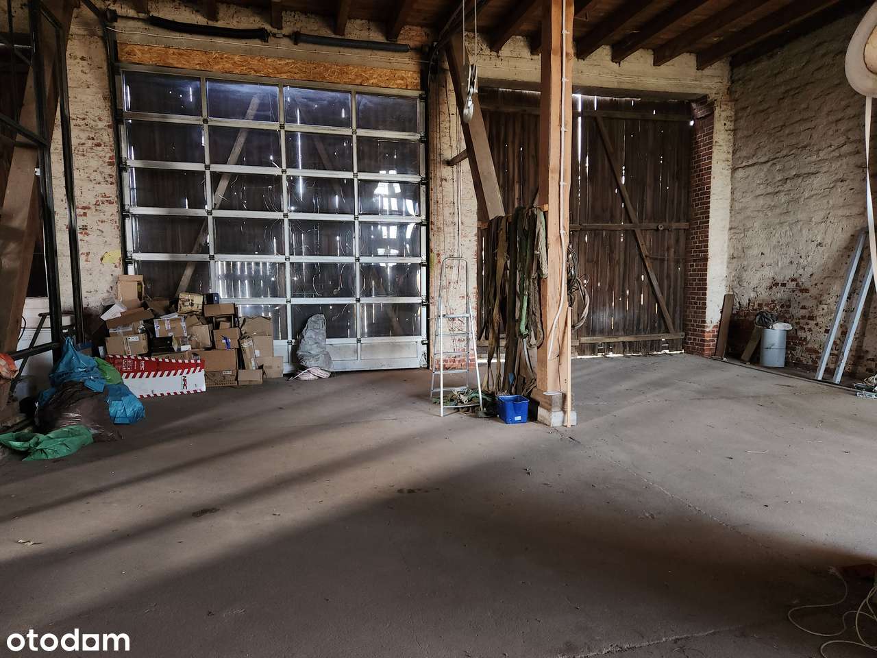 pomieszczenia magazynowe ok. 400 m2 +strych 500m2 działka ok. 20 arów - Pełny obrazek: 3/11