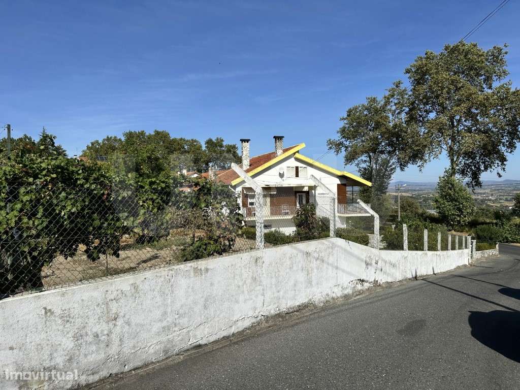 Moradia T3 com logradouro e anexo - Bairro do Espertim, Covilhã-48