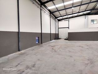 Armazém com 1596m2 em 2 pisos, Zona Industrial da Feiteira, Grijó