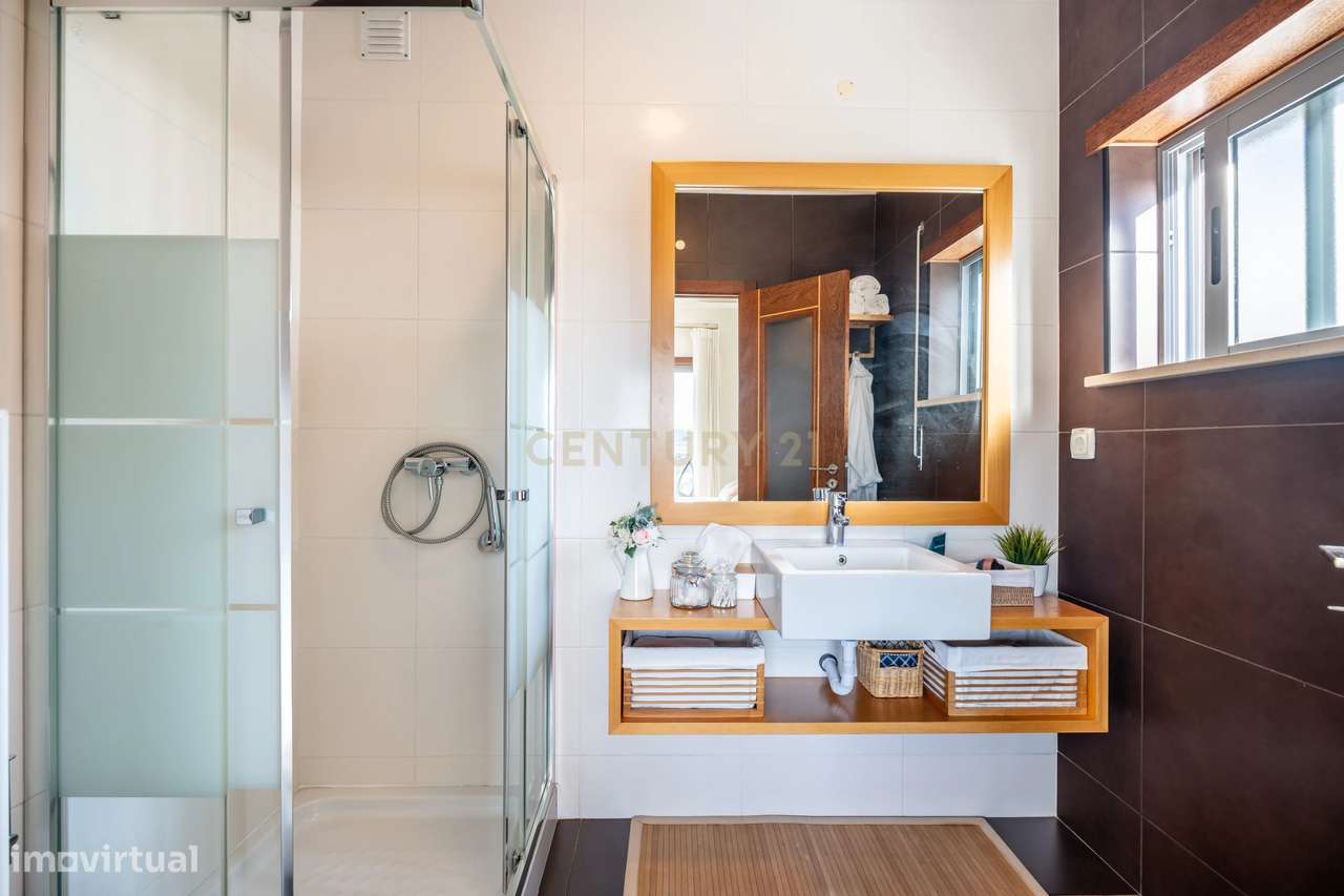 DUPLEX T2 DE CANTO COM AMPLAS VARANDAS E GARAGEM PERTO DA PRAIA!-30