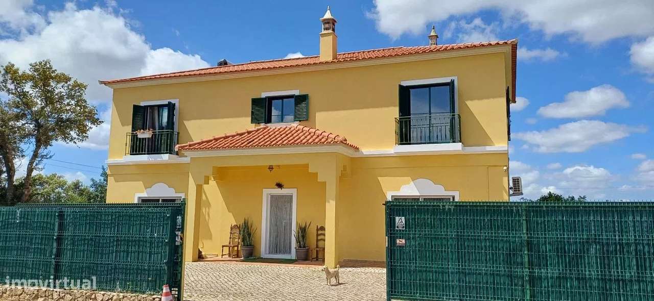 Moradia versátil a 3km de Loulé com licença de comércio e terreno - Grande imagem: 2/44