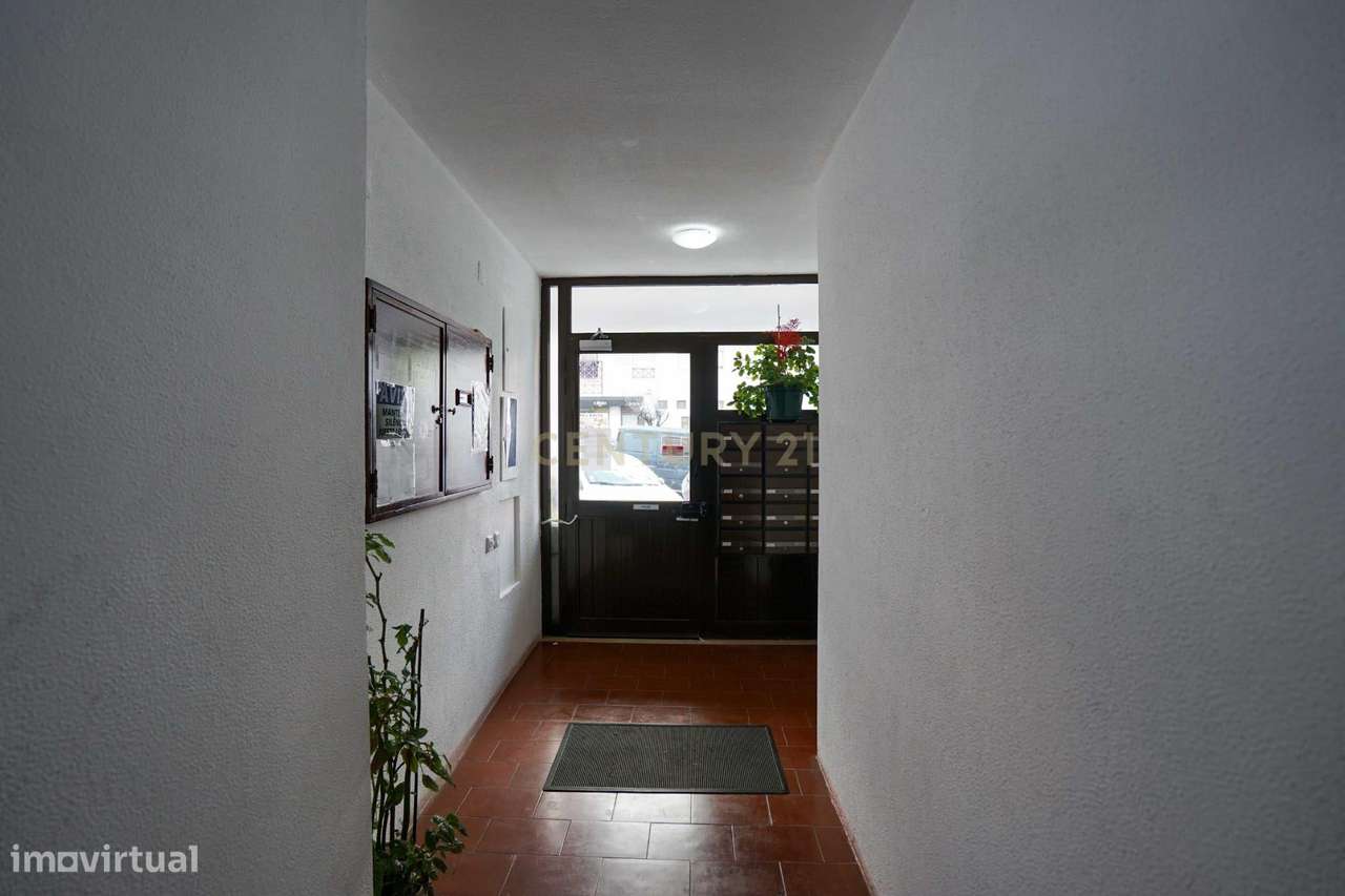 Apartamento T2 remodelado na Rinchoa-25