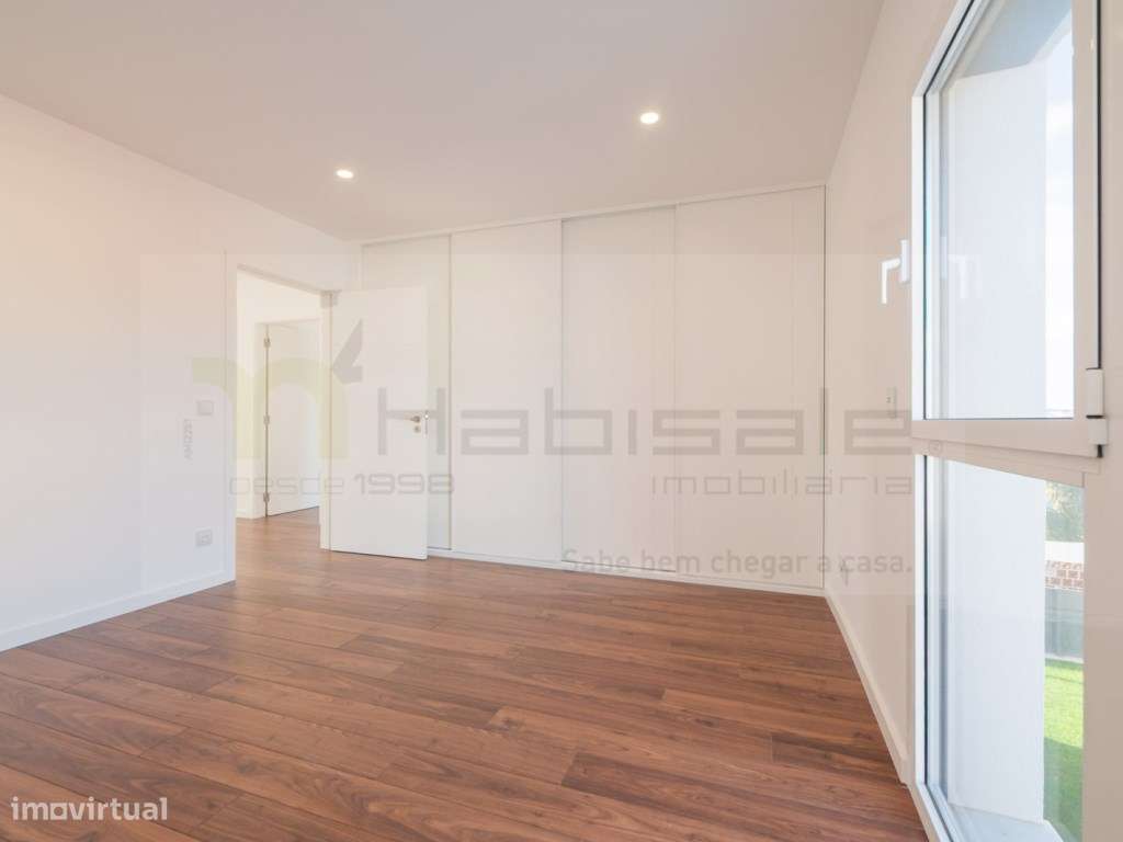 Moradia T3, situada em Areia Cascais, a curta distância da praia do...-32