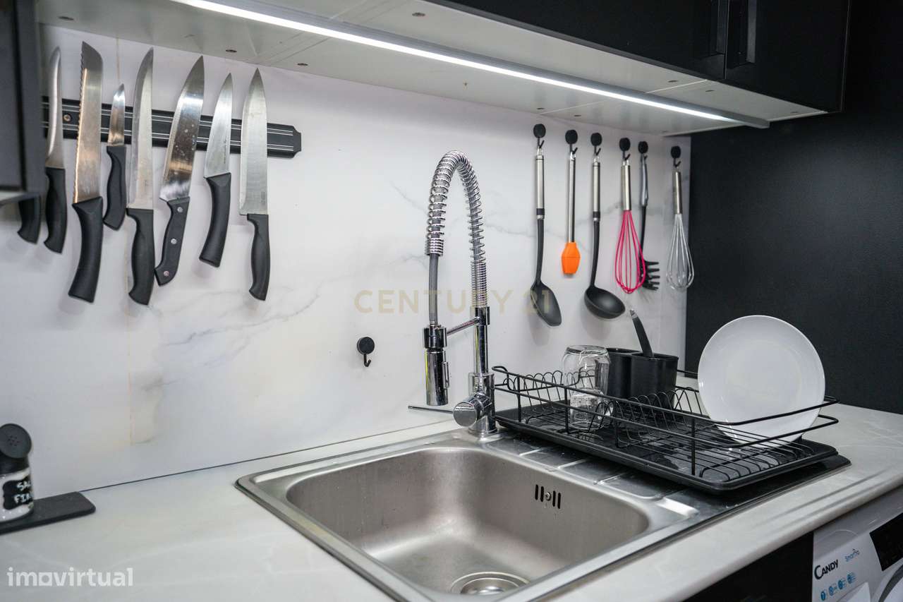 Moradia T2, totalmente renovada no centro de A dos Negros-15