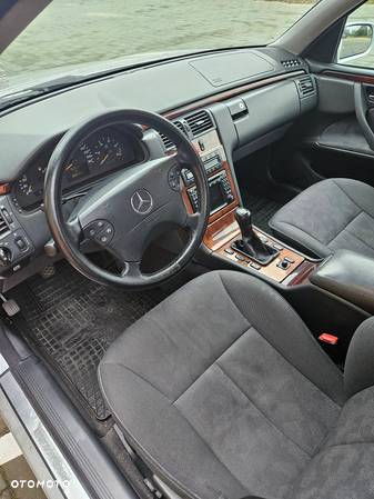 Mercedes-Benz Klasa E 270 T CDI Elegance - 5