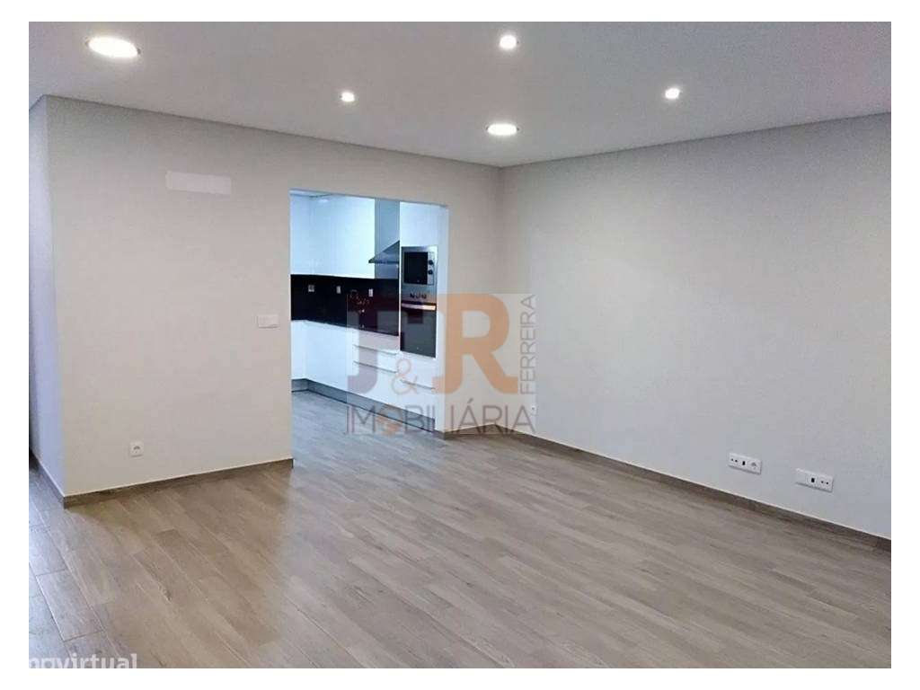 Moradia T4 com Parqueamento. Alto das Vinhas. Sesimbra - Grande imagem: 4/21