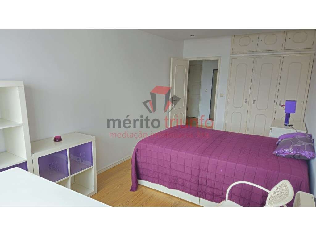 Oferta da Escritura e Registo- Ap. T1 com vista para a cidade - PORTO-9