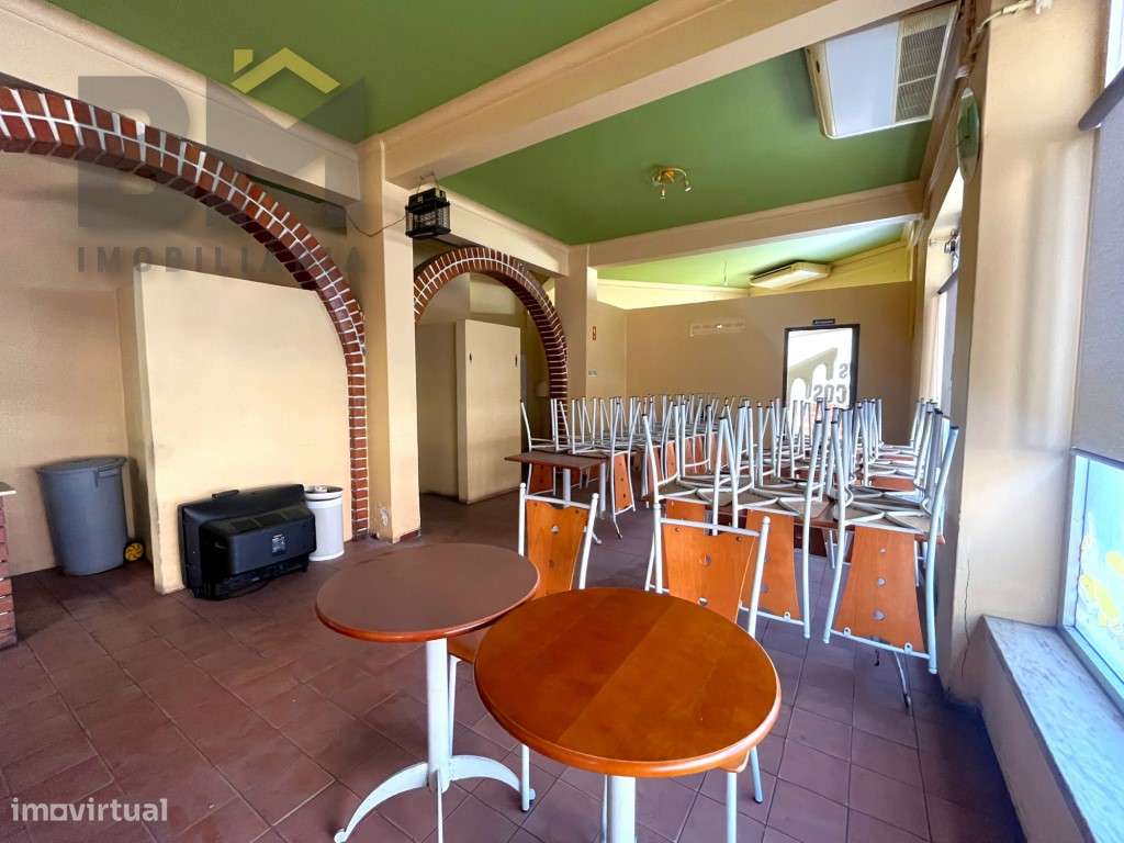 Espaço Comercial com Montras e Excelente Visibilidade em Zona Resid...-7