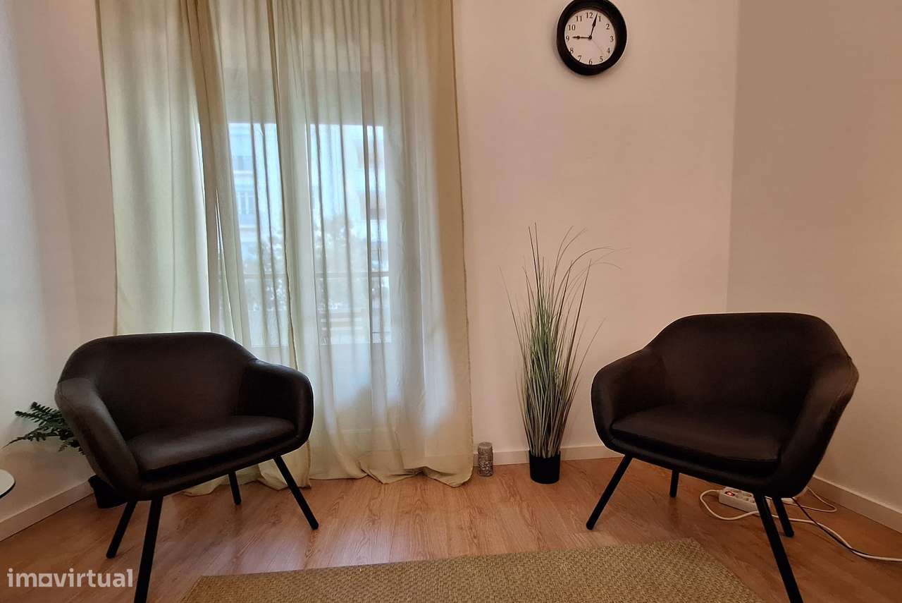 Sala para consultório no Areeiro (num 1.º andar com elevador) - Grande imagem: 2/8