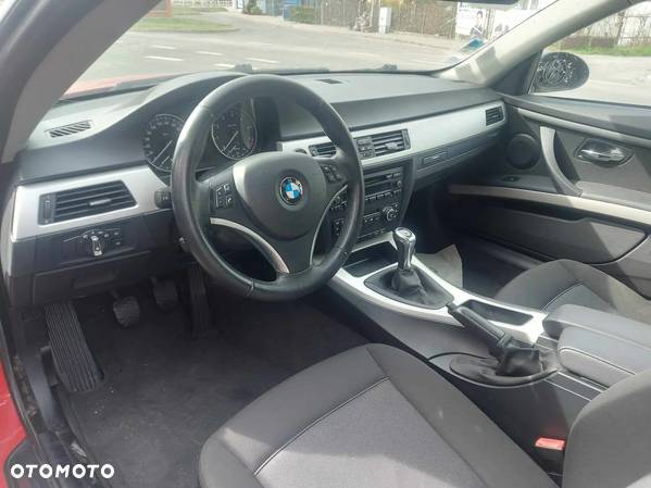 BMW Seria 3 320i - 5