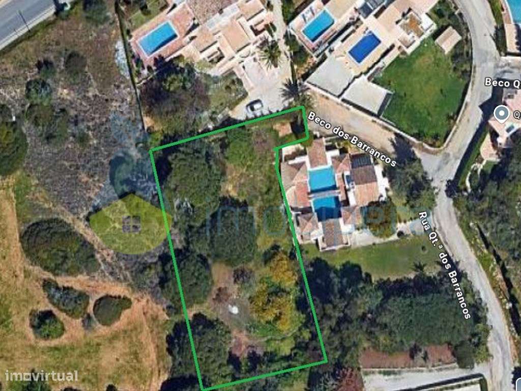 LOTE EXCLUSIVO PARA MORADIA DE SONHO COM PISCINA NA QUINTA DOS BARR...-9