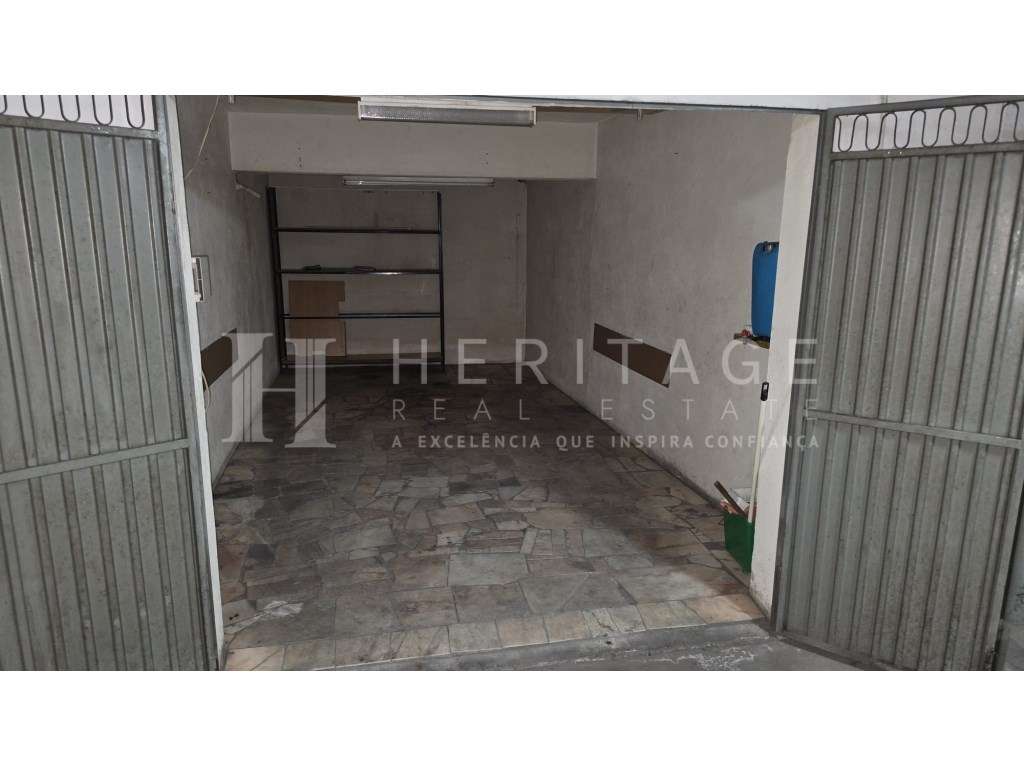Garagem Box de 18 m² à Venda no Barreiro | Excelente Localização e ...-5