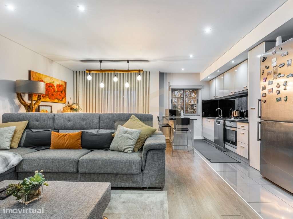 Apartamento T3 Totalmente Remodelado com Garagem - Excelente Locali...-0