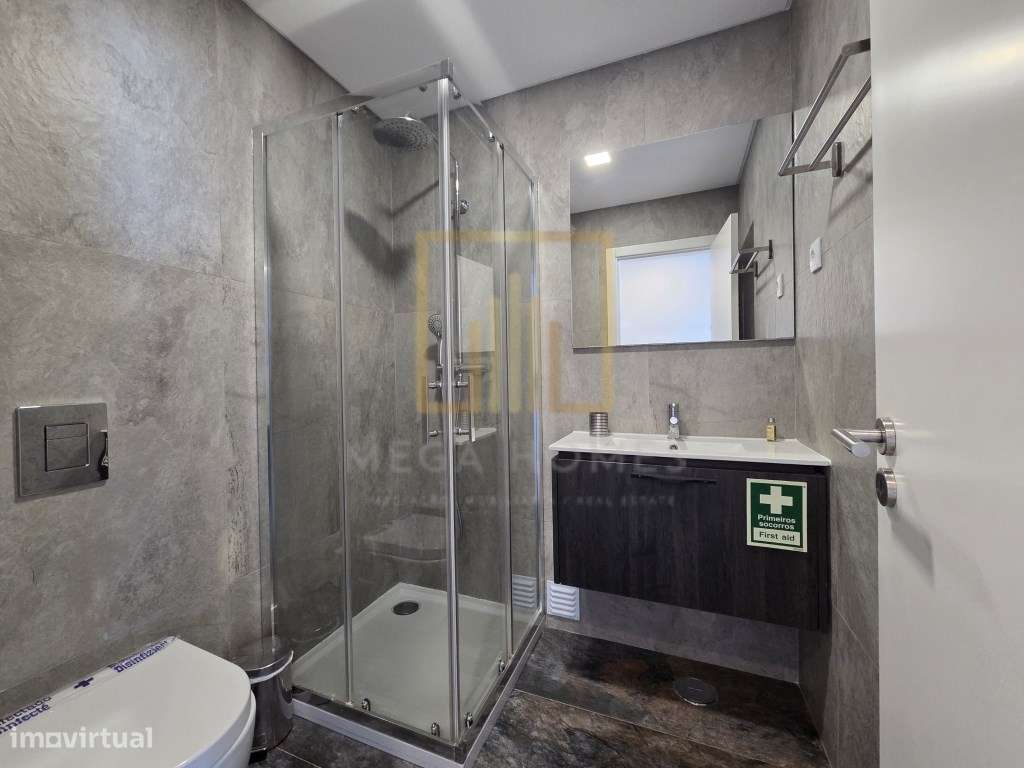 T2 renovado com vista deslumbrante para o areal da Praia da Rocha, ...-10
