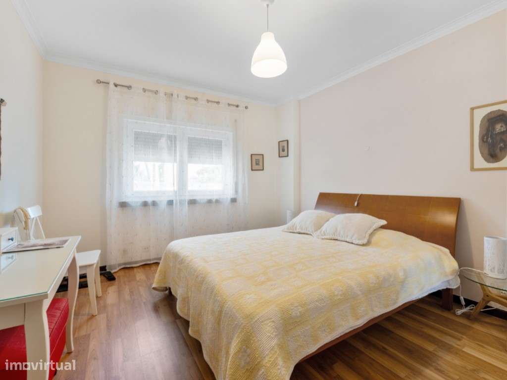 Moradia Isolada com 3 pisos, piscina, court de ténis-15