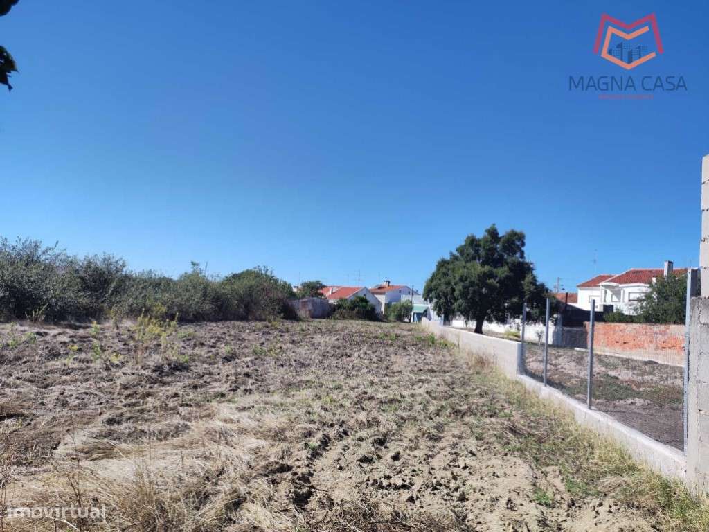 Moradia em Propriedade Total com 3 apartamentos T3, + 1 apartamento...-13