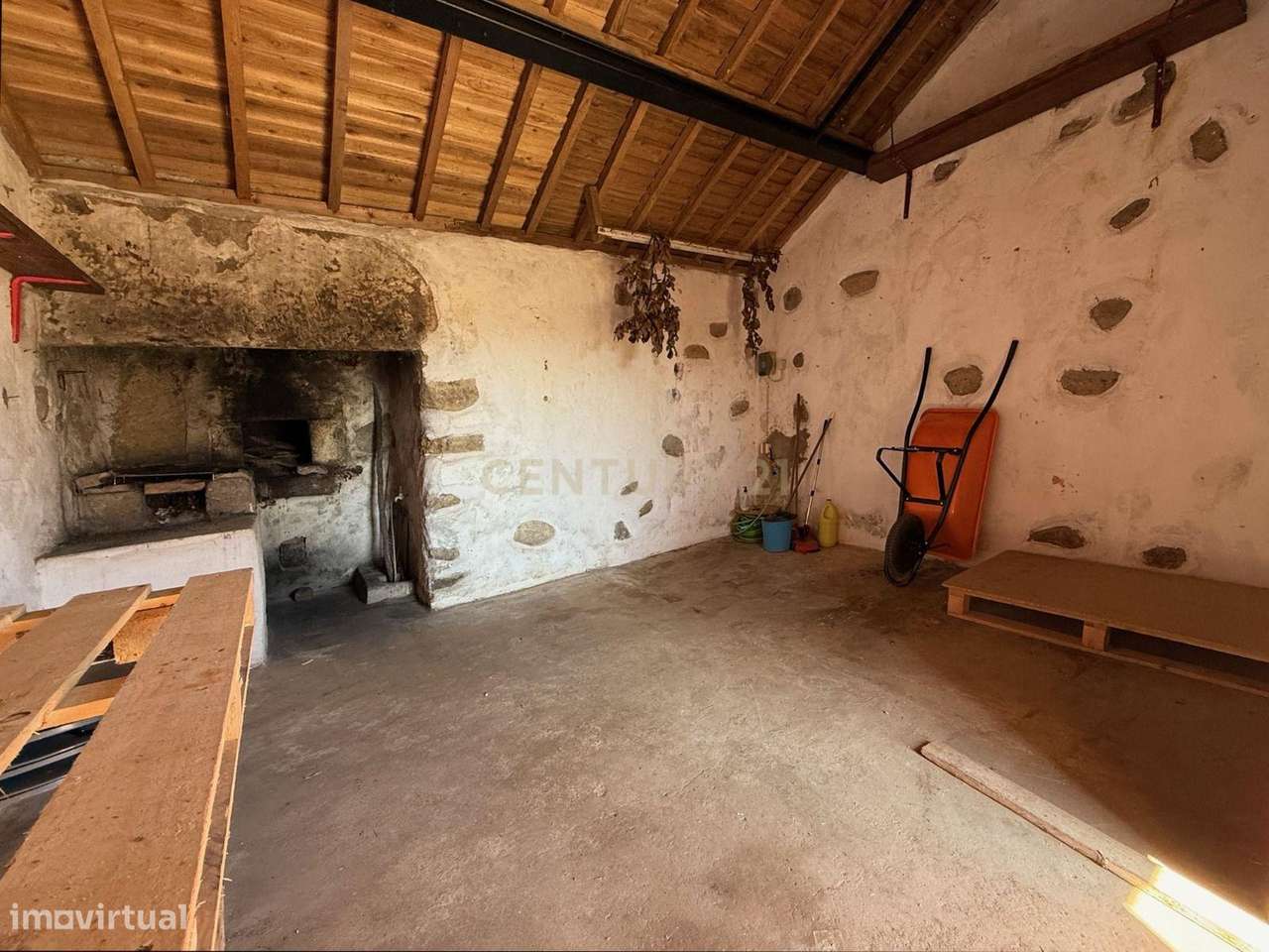 Terreno urbanizável com casa de despejo em Ribeira Seca- Vila de S.Seb - Grande imagem: 5/9