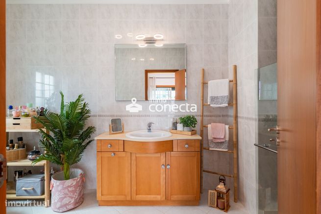 Moradia Geminada T4 com churrasqueira na Marinha Grande - Leiria-43