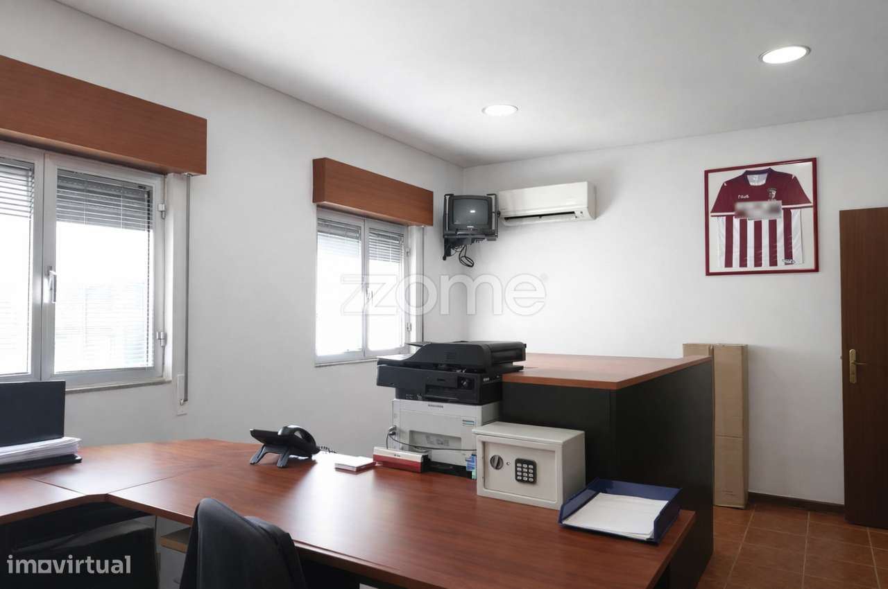 Propriedade de Grande Dimensão com Habitação e Área Industrial-14