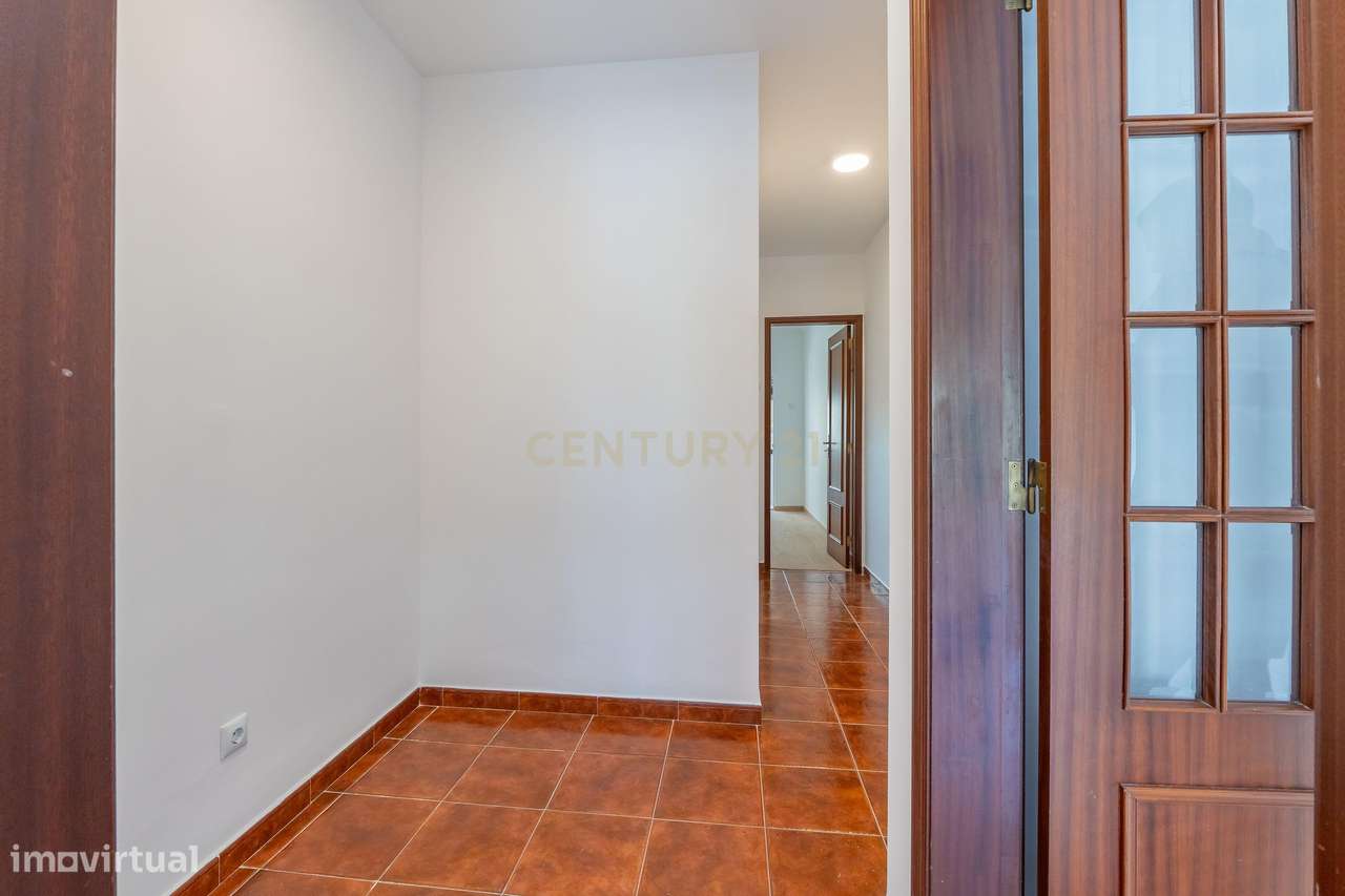 Maravilhoso T1 Remodelado | Moscavide | Excelente Exposição Solar-18