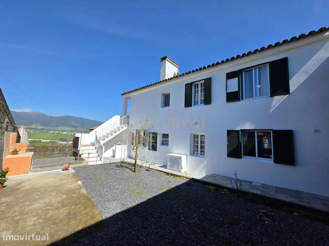 Moradia T5 Totalmente Equipada e Renovada com Vista Deslumbrante – Lom-25