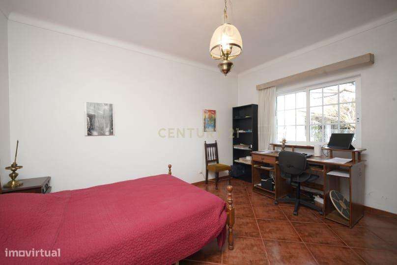 Espetacular Moradia em Setúbal com Jardim e Garagem-16