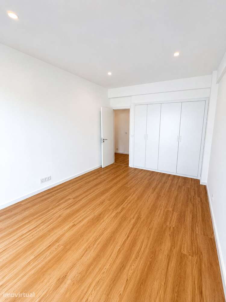 Apartamento T3 totalmente remodelado em Carnaxide-10
