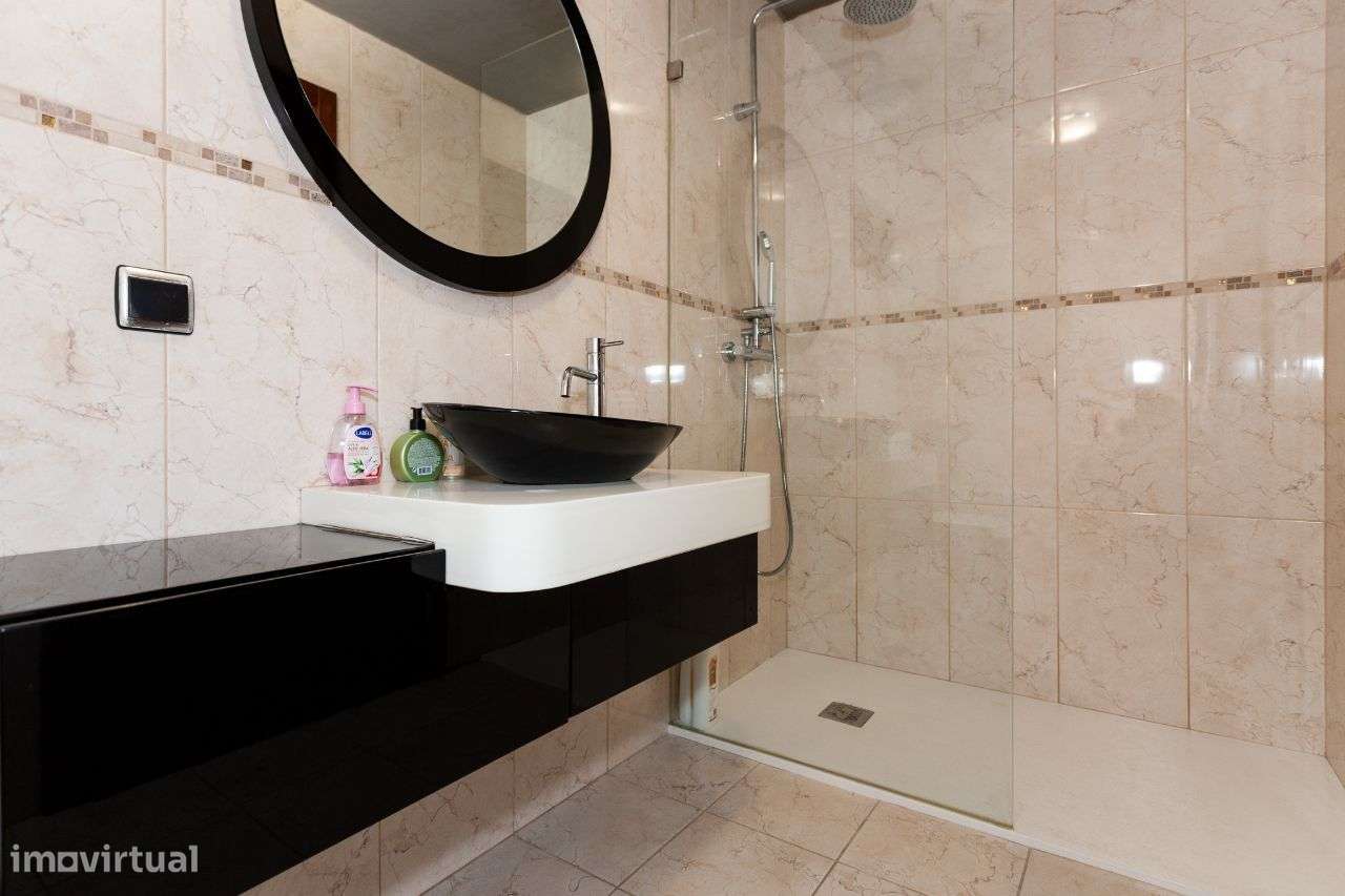 Moradia com Piscina e Campo de Ténis-31