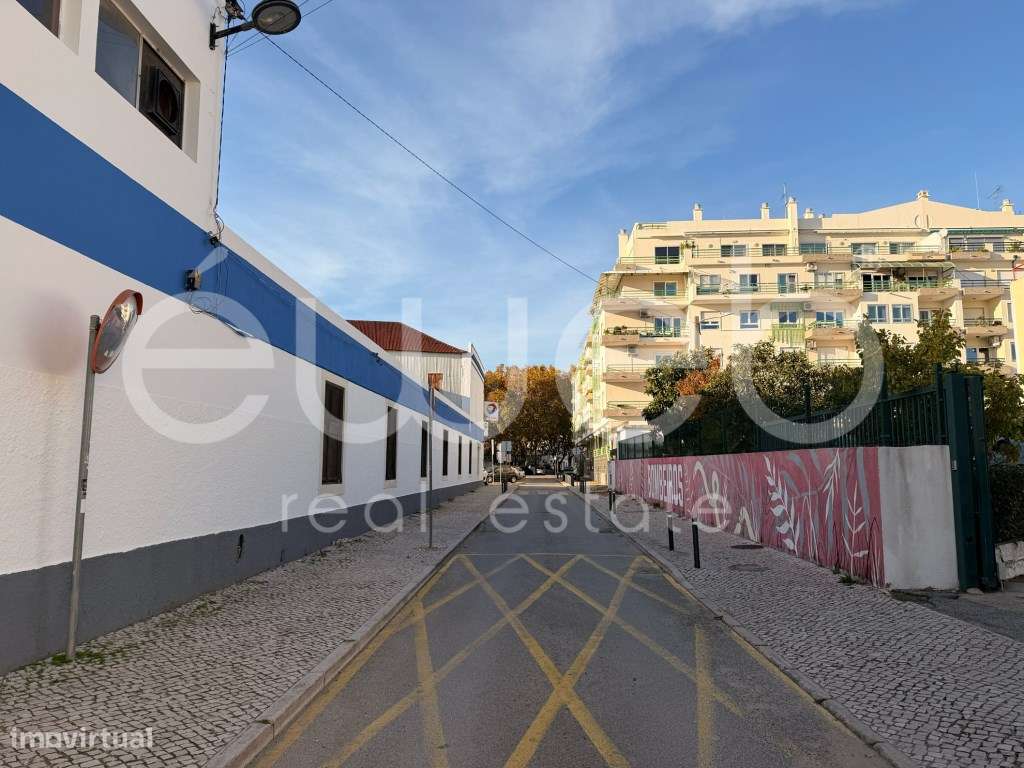 Apartamento T3 com varanda, Luísa Todi-40