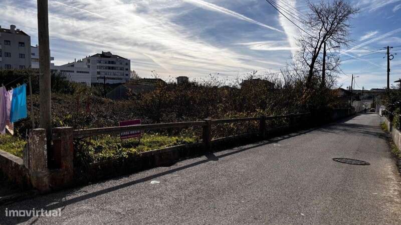 Terreno urbano com 2.050 m2 em Tavarede-17