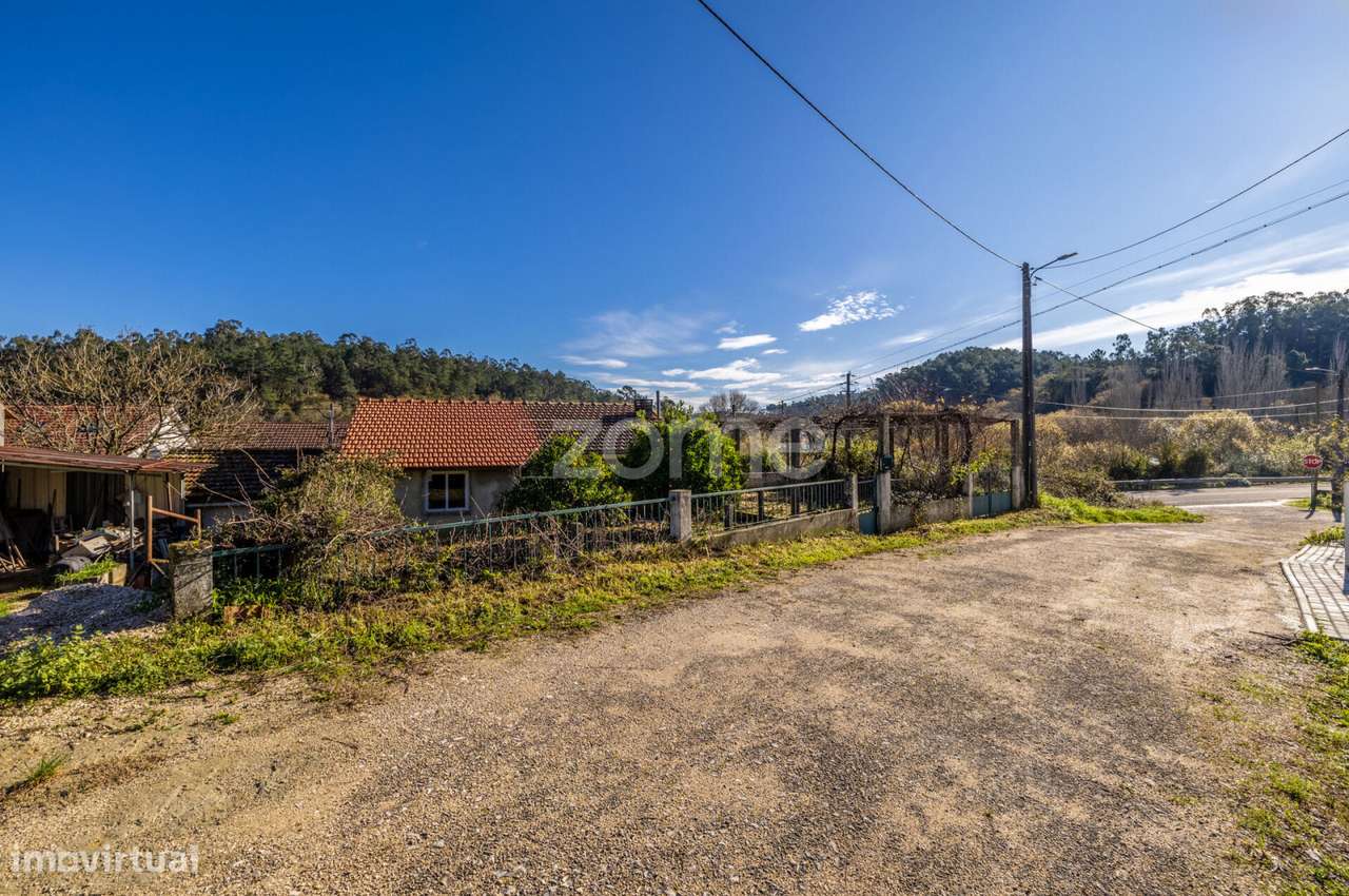 Moradia T1 para recuperar | Albergaria dos Doze-17