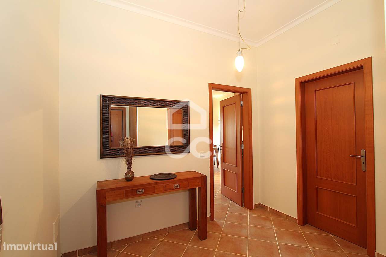 Apartamento T1 no condomínio " Casa da Praia" com piscina e garagem a-12