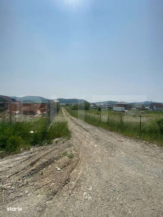 Teren intravilan 900 mp – Zona linistita Valea Rusului, acces privat - Imagine principală: 2/3