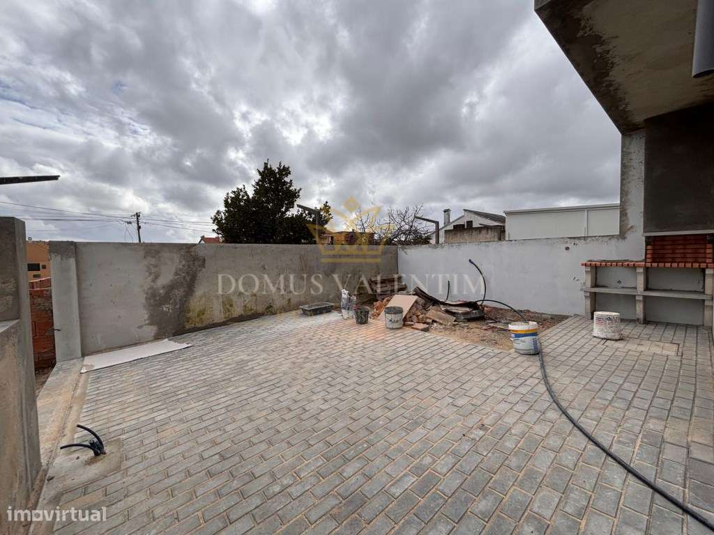 MORADIA GEMINADA -TRIPLEX T4 COM 3 WC
FERNÃO FERRO-3