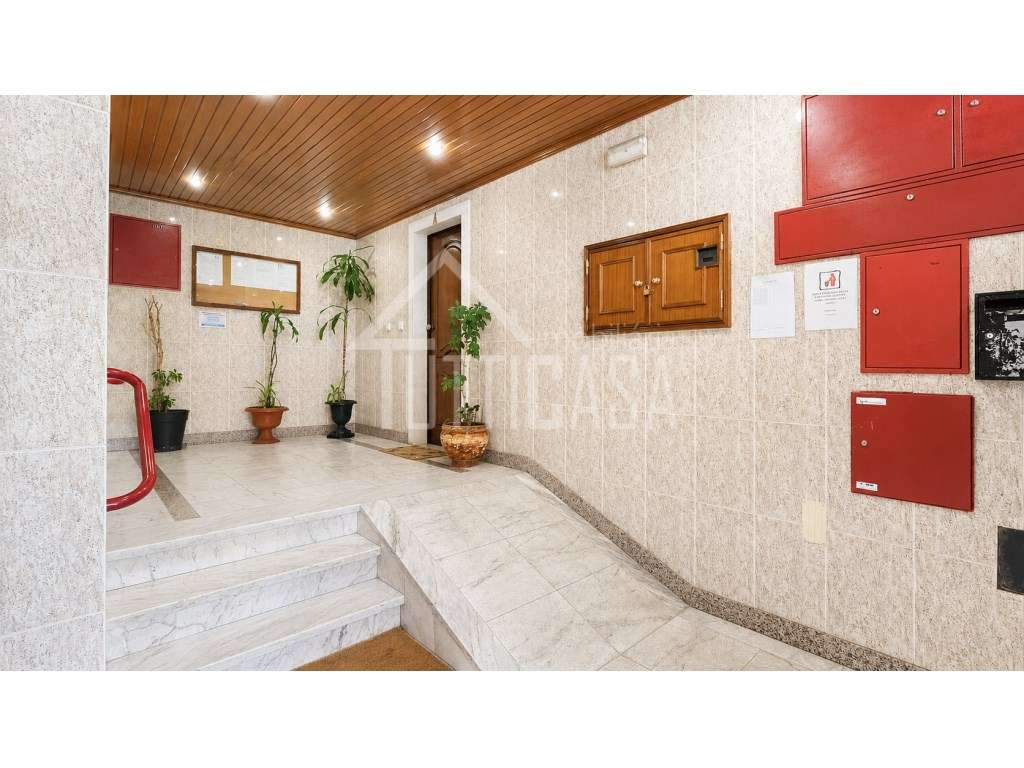 Apartamento T2 com elevador e parqueamento no Algueirão-18