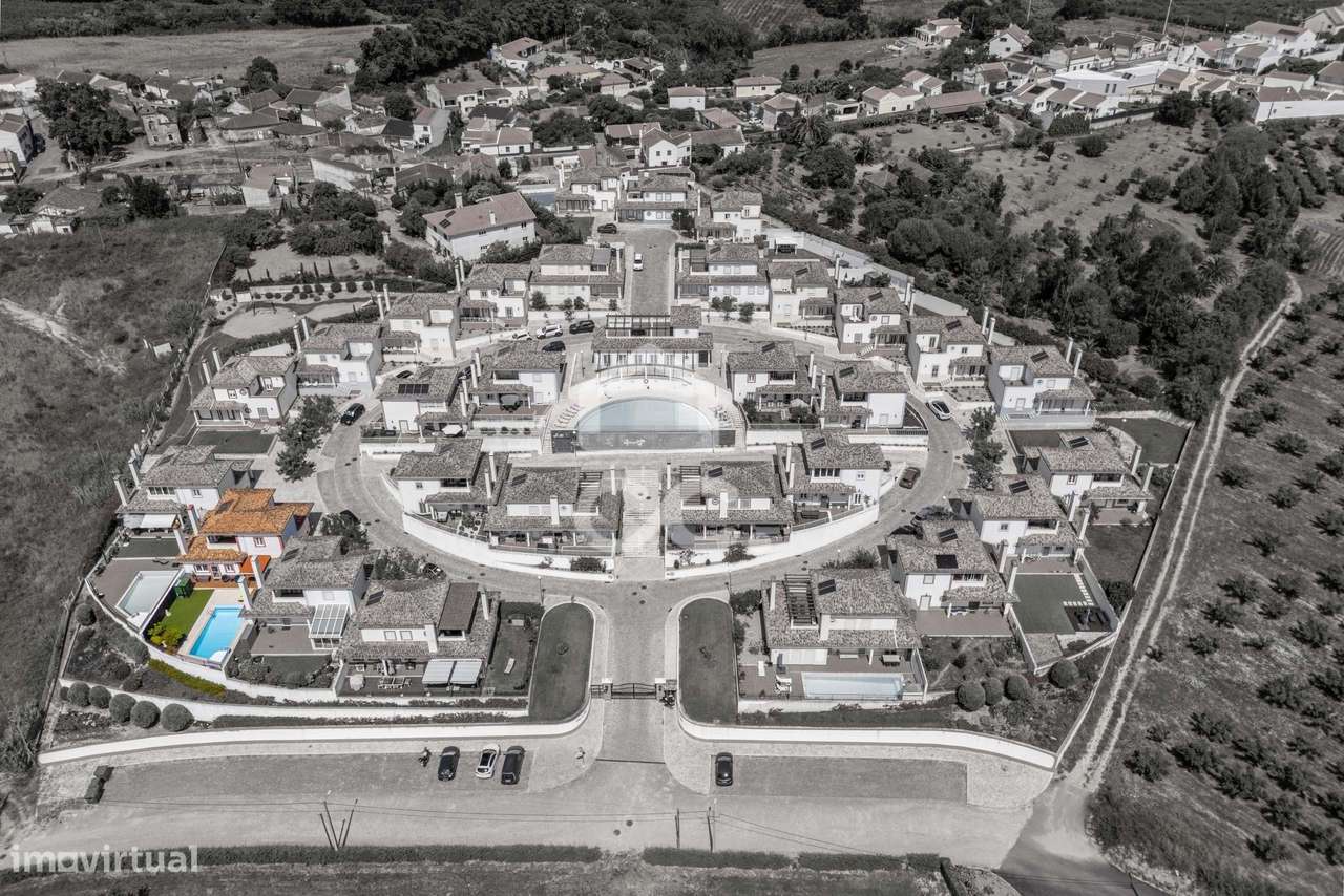 Moradia T4 em Condomínio Privado no Carvalhal – O equilíbrio perfeito-35