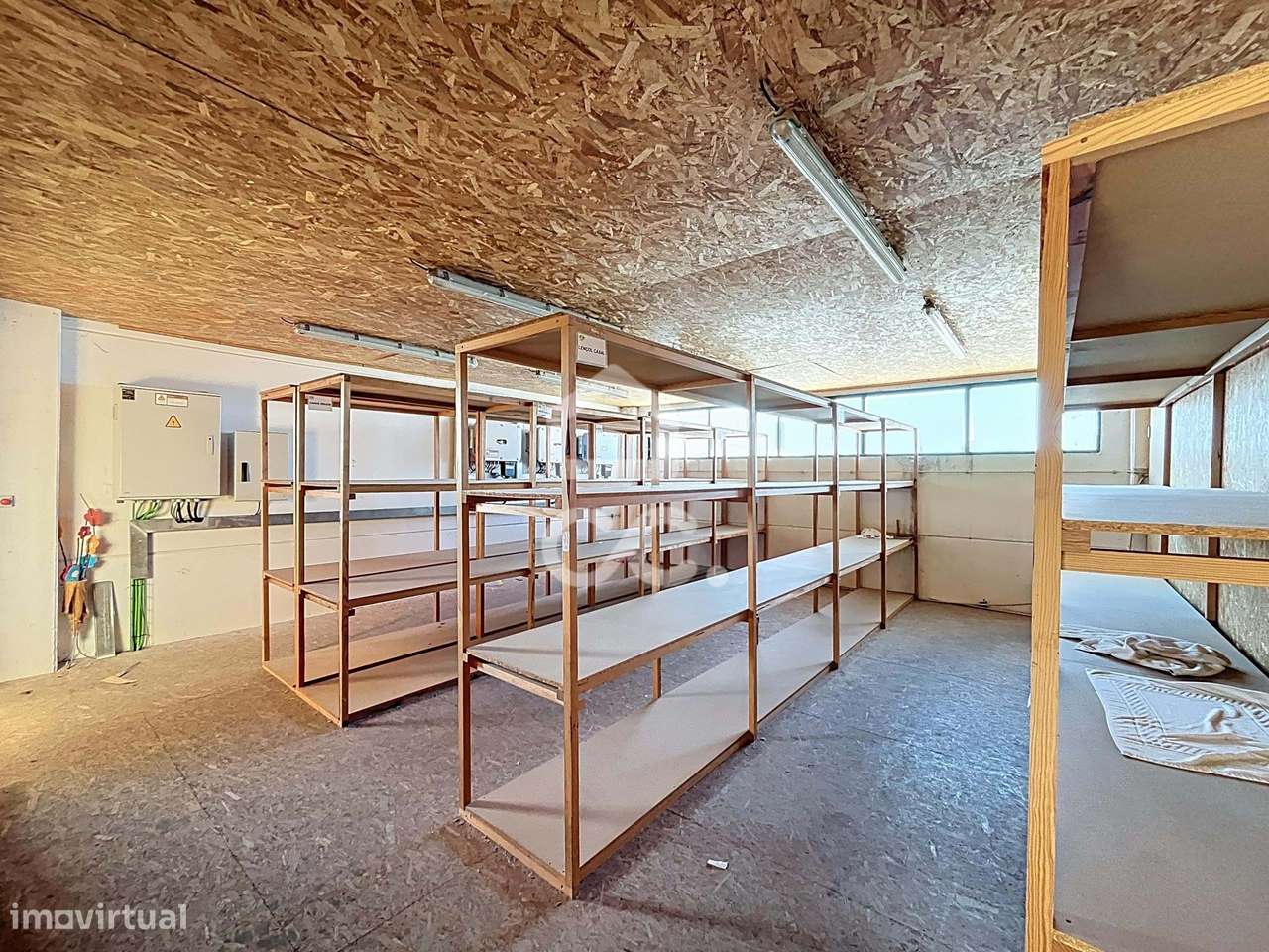 Pavilhão em zona industrial, Caldas da Rainha - Grande imagem: 4/20