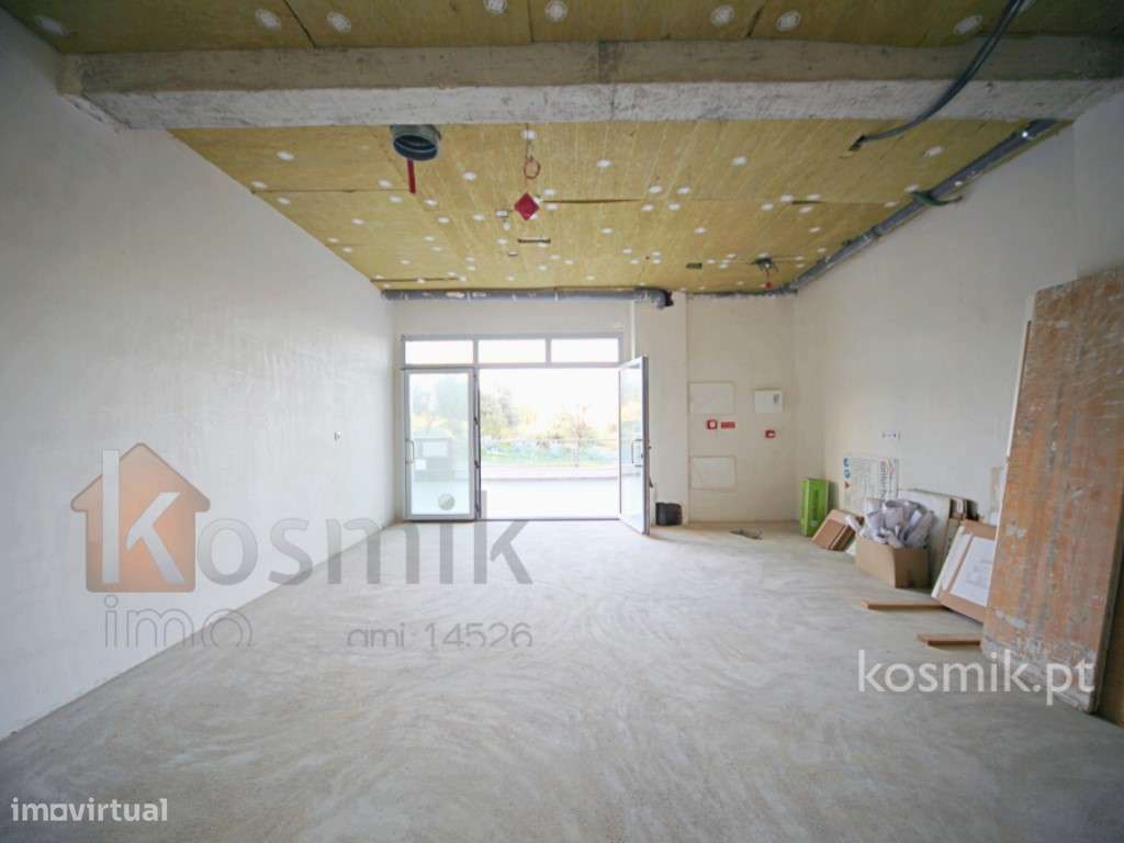 Loja 36 m2 SOLVILLAS :: ODIVELAS :: NOVO :: Montra :: Boa localizaç... - Grande imagem: 2/34