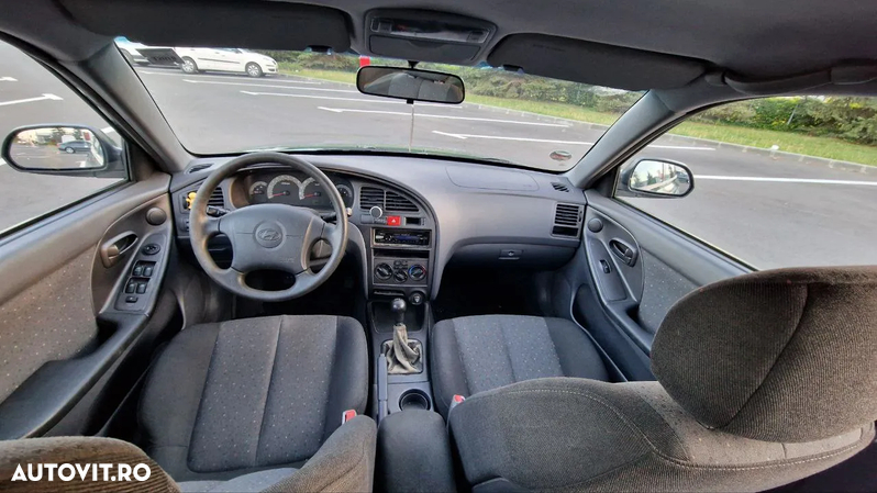 Hyundai Elantra 1.6 - 14