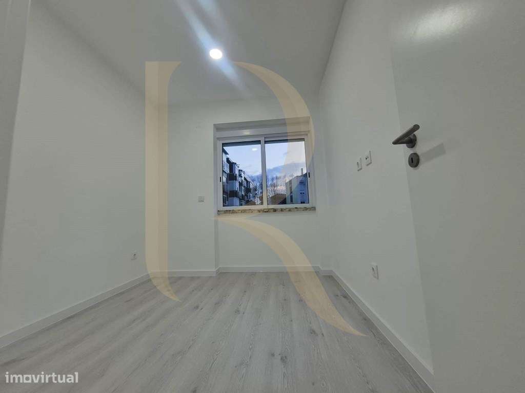 Apartamento T4 Totalmente Remodelado - MONTIJO - Grande imagem: 4/14
