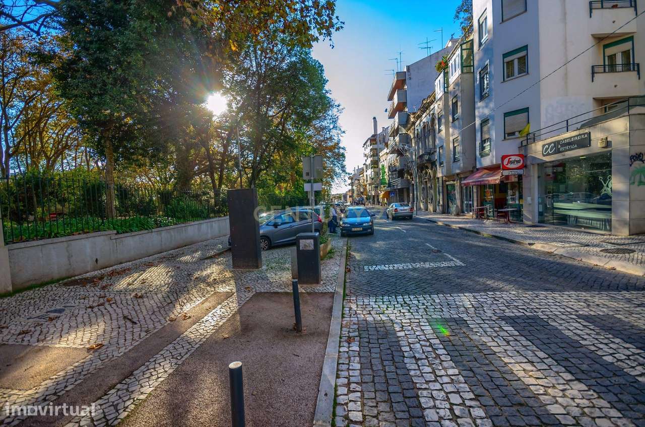 Apartamento T3 com parqueamento frente ao Parque D. Carlos I-17