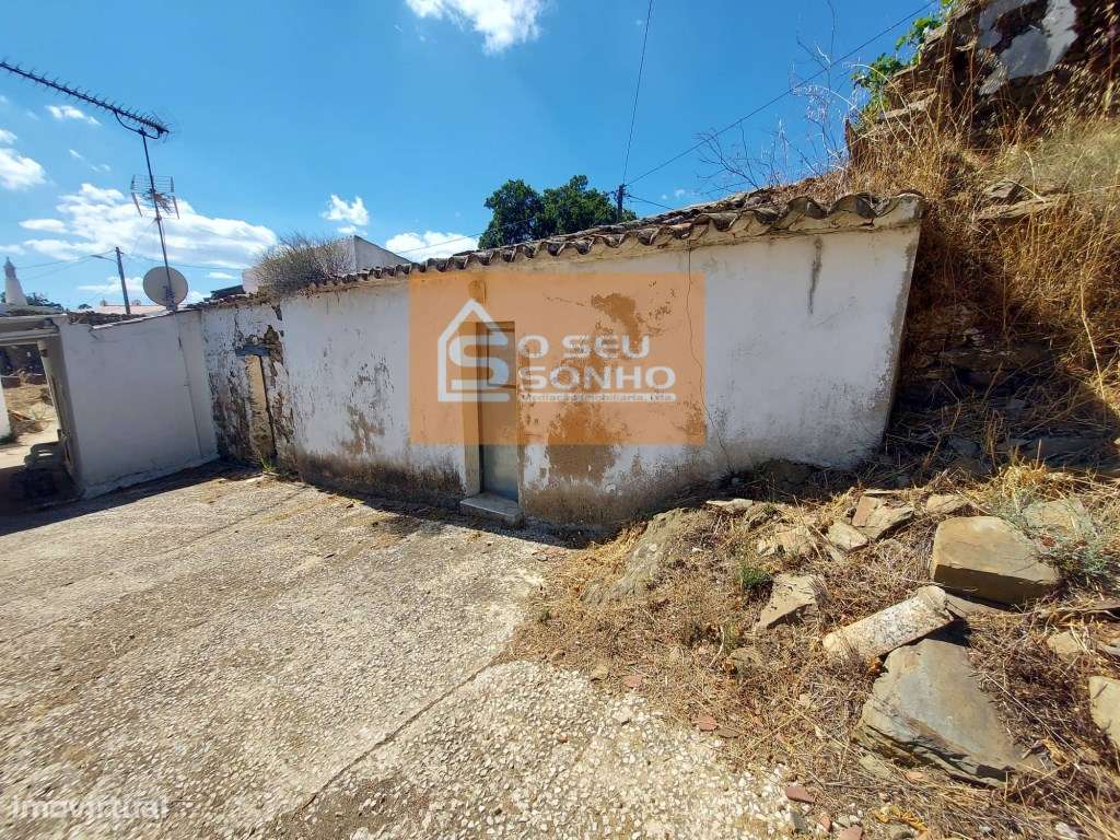 Moradia T2 com Projeto Aprovado com Piscina na Serra-6