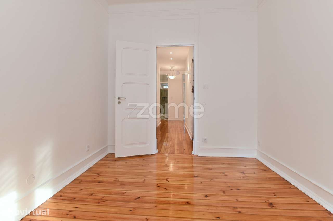 Apartamento T2+1 Renovado na Avenida Almirante Reis-7