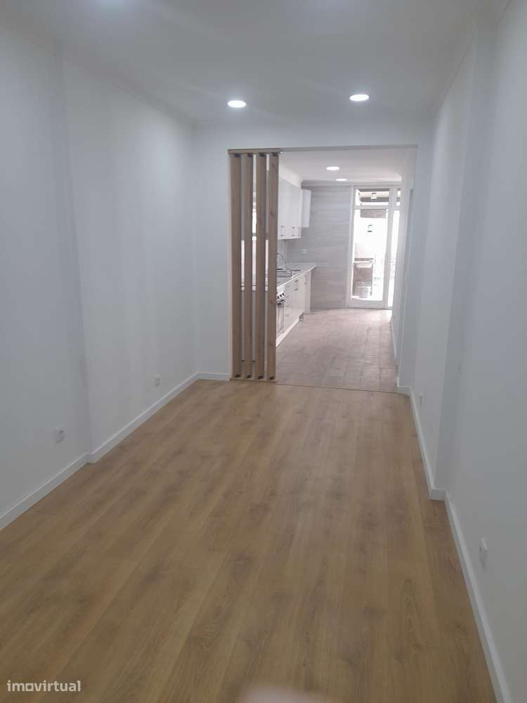 T3 com terraço e segurança em Baixa da Banheira-1