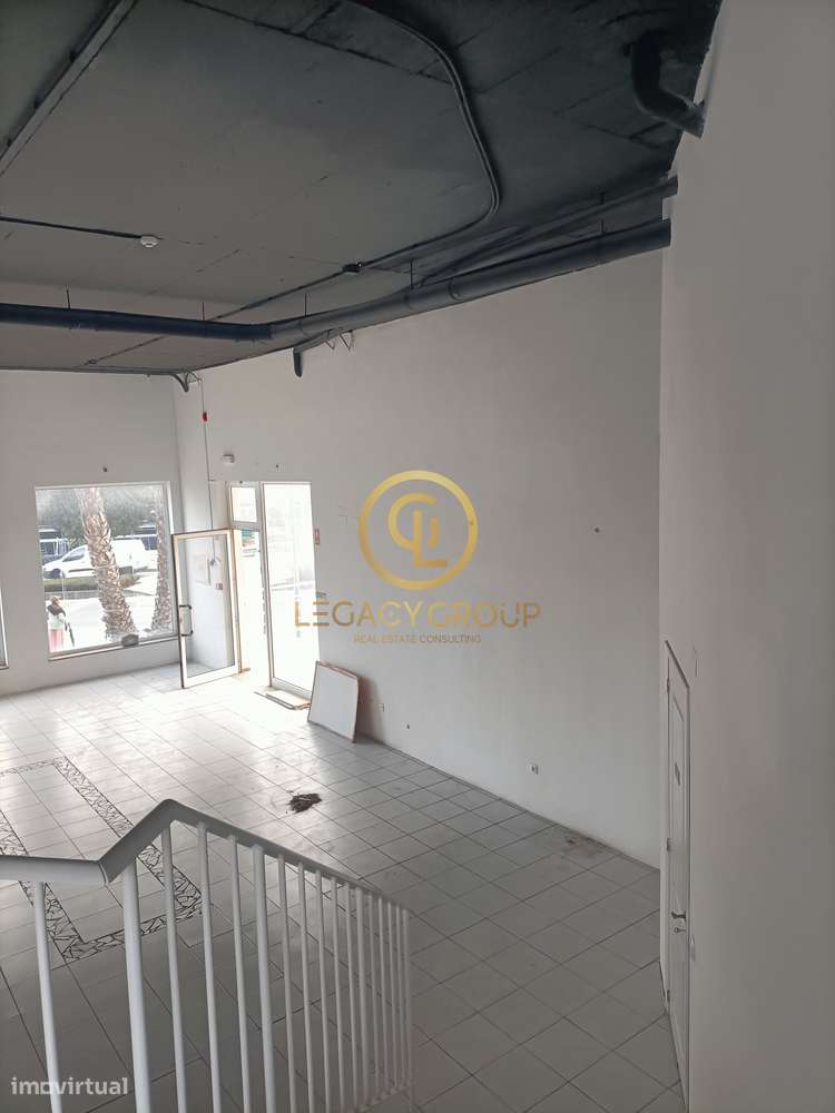 Oportunidade de loja à venda na Rua Professora Maria José Correia,... - Grande imagem: 5/15